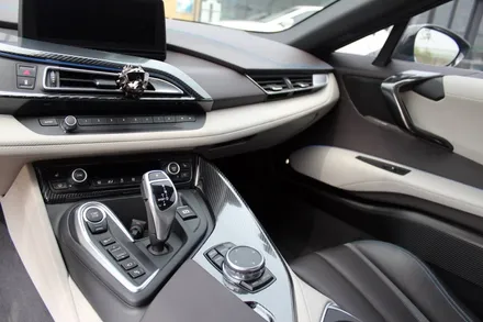 bmw i8 실내카본 랩핑시공 / 양주시 덕정동