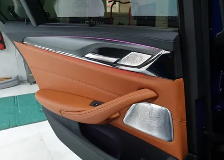 BMW 5시리즈 고성능 세단 M5 실내카본 랩핑시공 / 양주시 덕정동