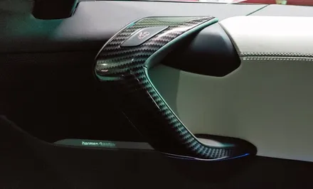 BMW i8 실내카본 랩핑시공으로 슈퍼카다운 매력뽐내세요_랩핑거_ / 양주시 덕정동