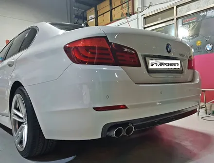 BMW 520D 카본미러와 카본디퓨져 랩핑시공으로 OK! / 양주시 덕정동