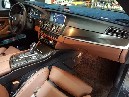 BMW F10 535i 블랙브러쉬 실내랩핑 시공_ 랩핑거                       서울/양주/남양주/포천 랩핑전문샾 / 양주시 덕정동