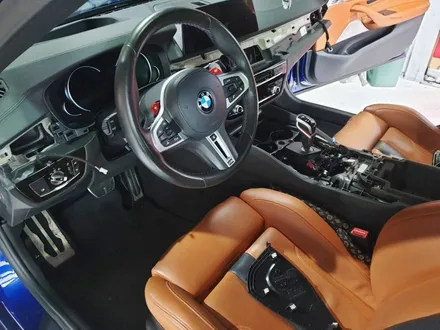BMW 5시리즈 고성능 세단 M5 실내카본 랩핑시공 / 양주시 덕정동