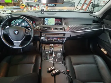 BMW F10 528i 실내카본랩핑으로 멋진 실내연출하세요 / 양주시 덕정동