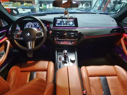 BMW 5시리즈 고성능 세단 M5 실내카본 랩핑시공 / 양주시 덕정동