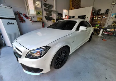 벤츠 CLS W218 사이드스컷 카본랩핑으로 포인트 만들기_양주랩핑 / 양주시 덕정동