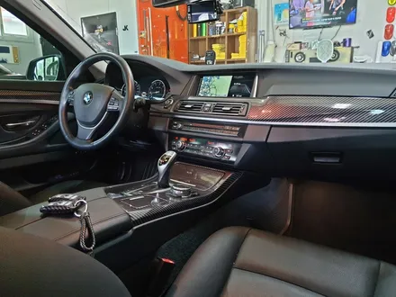 BMW F10 528i 실내카본랩핑으로 멋진 실내연출하세요 / 양주시 덕정동