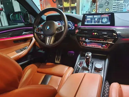 BMW 5시리즈 고성능 세단 M5 실내카본 랩핑시공 / 양주시 덕정동