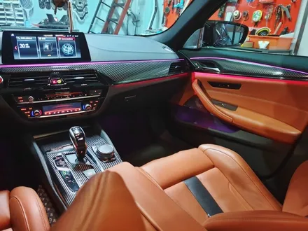 BMW 5시리즈 고성능 세단 M5 실내카본 랩핑시공 / 양주시 덕정동