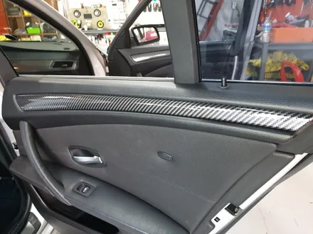 BMW E60 5시리즈 실내 카본랩핑시공으로 차는 젊어져요 / 양주시 덕정동