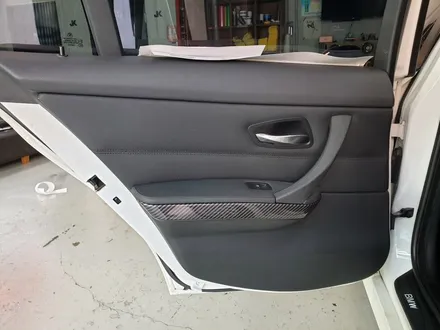 BMW E90 3시리즈 320i 실내카본랩핑 시공_랩핑거 / 양주시 덕정동