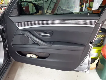 BMW F10 528i 실내카본랩핑으로 멋진 실내연출하세요 / 양주시 덕정동