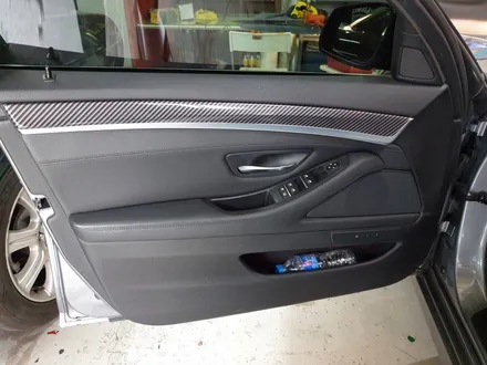 BMW F10 528i 실내카본랩핑으로 멋진 실내연출하세요 / 양주시 덕정동