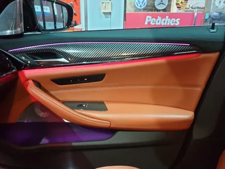 BMW 5시리즈 고성능 세단 M5 실내카본 랩핑시공 / 양주시 덕정동