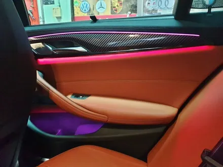 BMW 5시리즈 고성능 세단 M5 실내카본 랩핑시공 / 양주시 덕정동