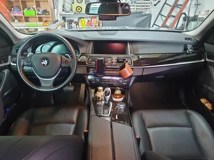 BMW F10 528i 실내카본랩핑으로 멋진 실내연출하세요 / 양주시 덕정동