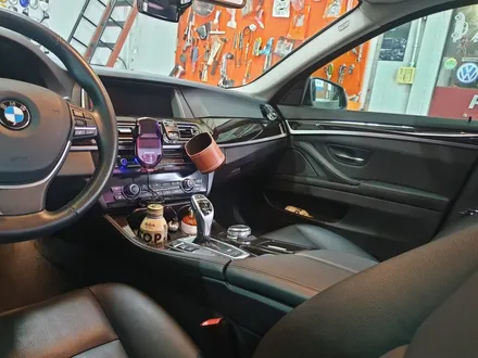BMW F10 528i 실내카본랩핑으로 멋진 실내연출하세요 / 양주시 덕정동