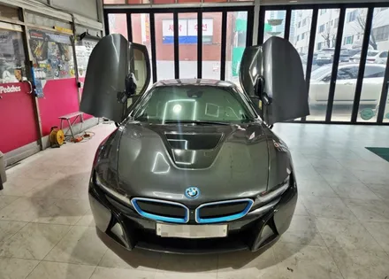 슈퍼 전기차 BMW i8 실내랩핑 도어스커프 유광카본 / 양주시 덕정동