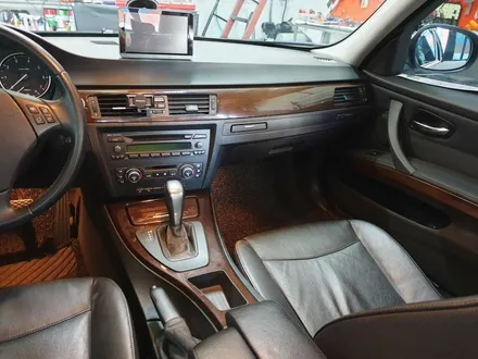 BMW E90 3시리즈 320i 실내카본랩핑 시공_랩핑거 / 양주시 덕정동
