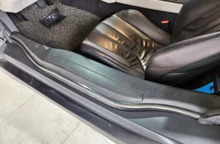 슈퍼 전기차 BMW i8 실내랩핑 도어스커프 유광카본 / 양주시 덕정동
