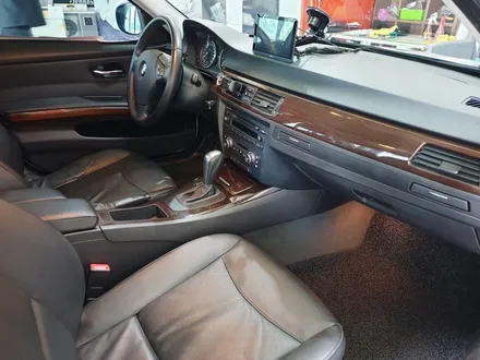 BMW E90 3시리즈 320i 실내카본랩핑 시공_랩핑거 / 양주시 덕정동