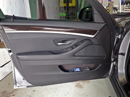 BMW F10 528i 실내카본랩핑으로 멋진 실내연출하세요 / 양주시 덕정동