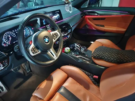 BMW 5시리즈 고성능 세단 M5 실내카본 랩핑시공 / 양주시 덕정동