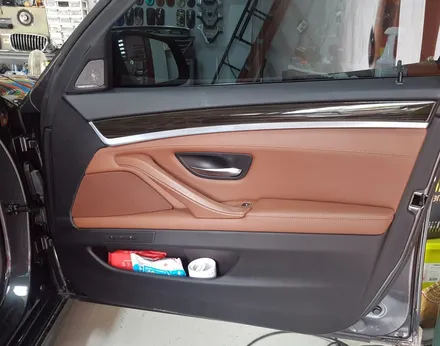 BMW F10 535i 블랙브러쉬 실내랩핑 시공_ 랩핑거                       서울/양주/남양주/포천 랩핑전문샾 / 양주시 덕정동