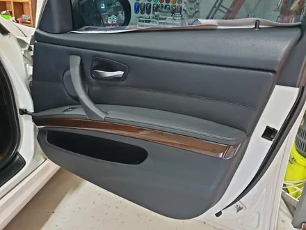 BMW E90 3시리즈 320i 실내카본랩핑 시공_랩핑거 / 양주시 덕정동