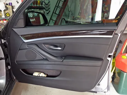 BMW F10 528i 실내카본랩핑으로 멋진 실내연출하세요 / 양주시 덕정동