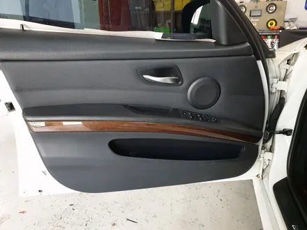 BMW E90 3시리즈 320i 실내카본랩핑 시공_랩핑거 / 양주시 덕정동
