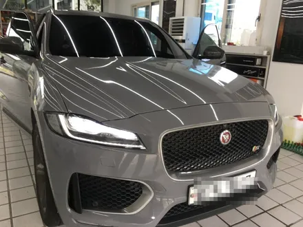 재규어 F-PACE M2C 카블릿으로 멀티미디어 환경 완성!!