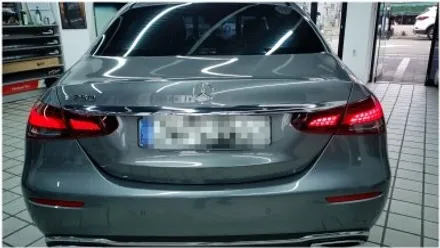 부산 명지 벤츠 W213 E클래스 블락포디 스카이블루 썬팅 재시공입니다