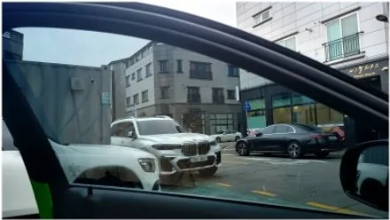 부산 명지 벤츠 W213 E클래스 블락포디 스카이블루 썬팅 재시공입니다