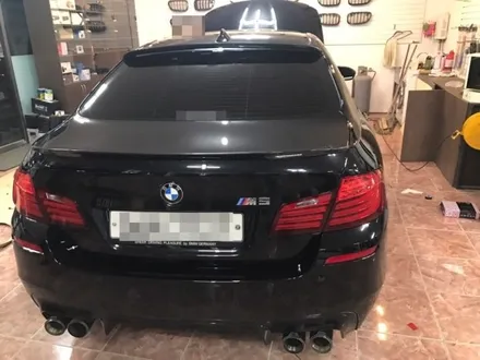 [오산보조배터리]신세기카오디오 BMW M5 2채널블랙박스 지넷GF-500,보조배터리 지넷GB-1000, 본넷방음 트렁크방음 작업입니다. / 평택 오산 안성