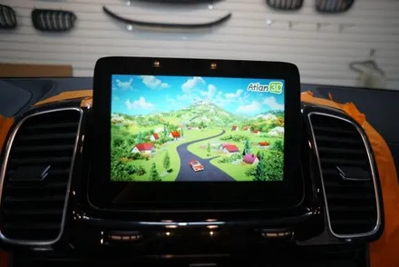[오산네비게이션]신세기카오디오 벤츠 GLE-350D CSS3 네비게이션매립 및 보조배터리 장착입니다. / 평택 오산 안성