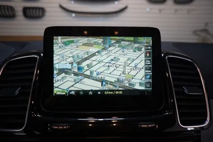 [오산네비게이션]신세기카오디오 벤츠 GLE-350D CSS3 네비게이션매립 및 보조배터리 장착입니다. / 평택 오산 안성