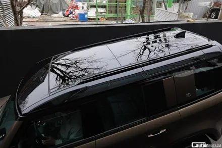 랜드로버 디펜더 110의 탑폴리에 블랙 루프스킨 랩핑으로 옵션 해결하기 / 과천시 주암동