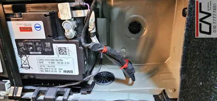 BMW 530i LCI 앞뒤좌우 안전한 주차를 위한 대전보조배터리와 아이나비Z8000 4CH블랙박스 그리고 커넥티드PRO+ / 대전 서구