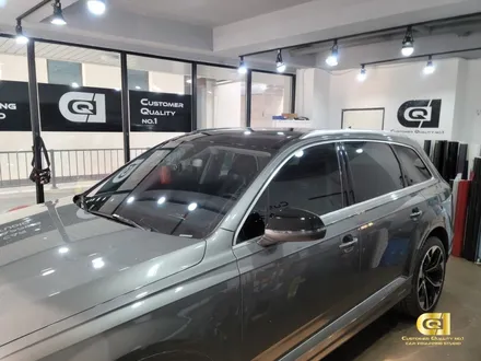 수원랩핑 전문점 씨앤큐원에서 아우디 Q7 루프스킨, 사이드미러 랩핑시공기! / 수원 오목천동