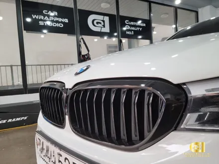 BMW 530I 그릴과 사이드 미러 랩핑시공으로 드레스업 완성! 수원 자동차 랩핑 전문점 씨앤큐원에서 / 수원 오목천동