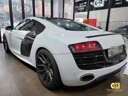 아우디 R8 v10 리얼카본 패키지 랩핑 시공 수원랩핑 전문점 씨앤큐원 에서 / 수원 오목천동