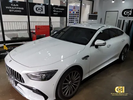 벤츠 GT 루프스킨 시공으로 스포티함을 더하다! 수원랩핑 전문점 씨앤큐원에서 / 수원 오목천동