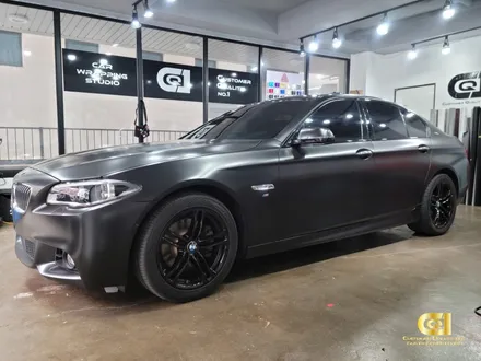 BMW 520d 새틴블랙 전체랩핑시공기! 수원랩핑 전문점 씨앤큐원에서 시공 완료 / 수원 오목천동