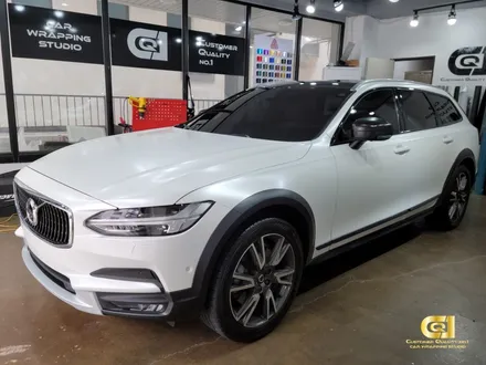 볼보 V90 크로스컨트리 새틴화이트펄 전체랩핑 시공기 수원랩핑 전문점 씨앤큐원에서! / 수원 오목천동