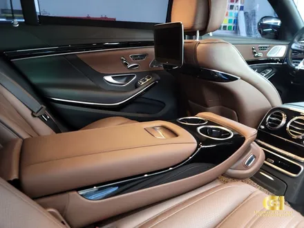 메르세데스 벤츠 S클래스 63AMG 실내 유광카본 전체랩핑 시공완료 / 수원 오목천동
