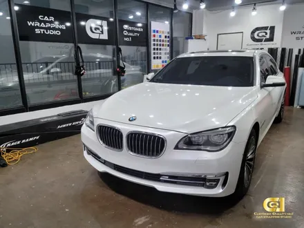 BMW 750LI 전체랩핑 시공기 수원랩핑 전문점 씨앤큐원에서 유광 화이트펄로 시공 완료! / 수원 오목천동