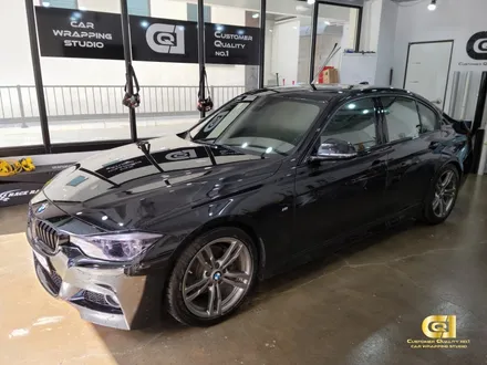 BMW3시리즈 M팩차량에 감성 업그레이드 다크바사트 전체랩핑 시공기 자동차 랩핑 전문점 씨앤큐원 에서! / 수원 오목천동