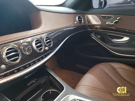 메르세데스 벤츠 S클래스 63AMG 실내 유광카본 전체랩핑 시공완료 / 수원 오목천동