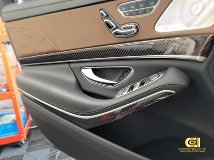 메르세데스 벤츠 S클래스 63AMG 실내 유광카본 전체랩핑 시공완료 / 수원 오목천동