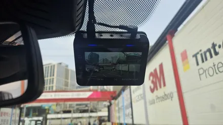수입차 블랙박스)BMW 630i GT 순정형 블랙박스 고장으로 사재블랙박스 아이나비 QXD1플러스 교체. / 영등포구 문래동
